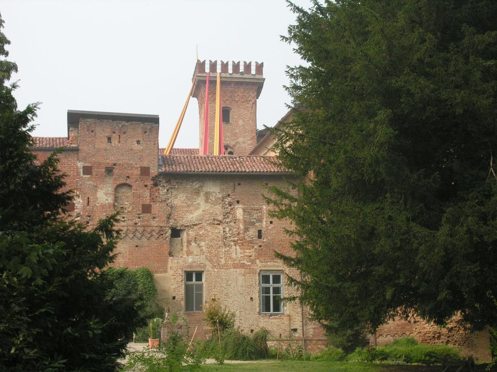 Castello Sannazzaro B&B Giarole エクステリア 写真